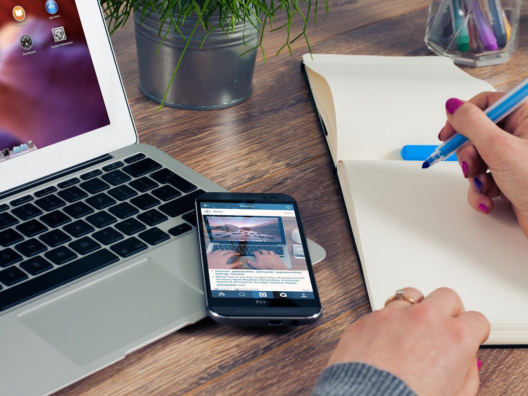 Büro/Telefon – Link zur Kontaktseite