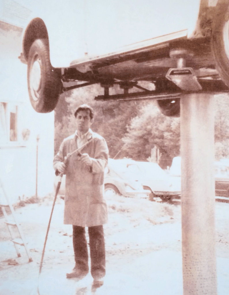 Gründer Franz Kornexl in der ersten Werkstatt in Böhmzwiesel