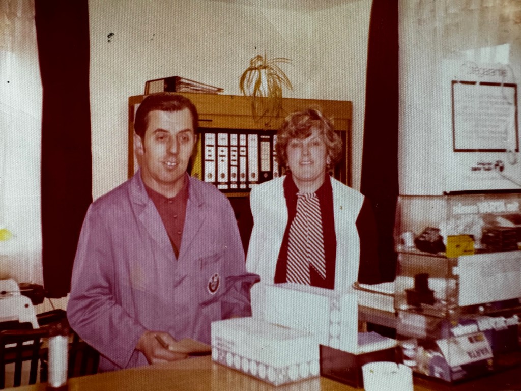 Gründer-Ehepaar Franz und Paula Kornexl im Büro in Böhmzwiesel